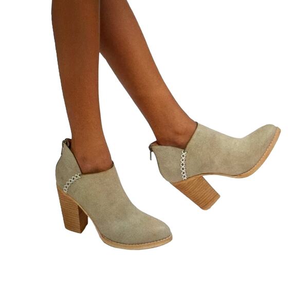 Mi.iM Paradise Women Gray Bootie Size 5.5 Faux Leather Cuban Heel Ankle Boot New - Picture 2 of 16